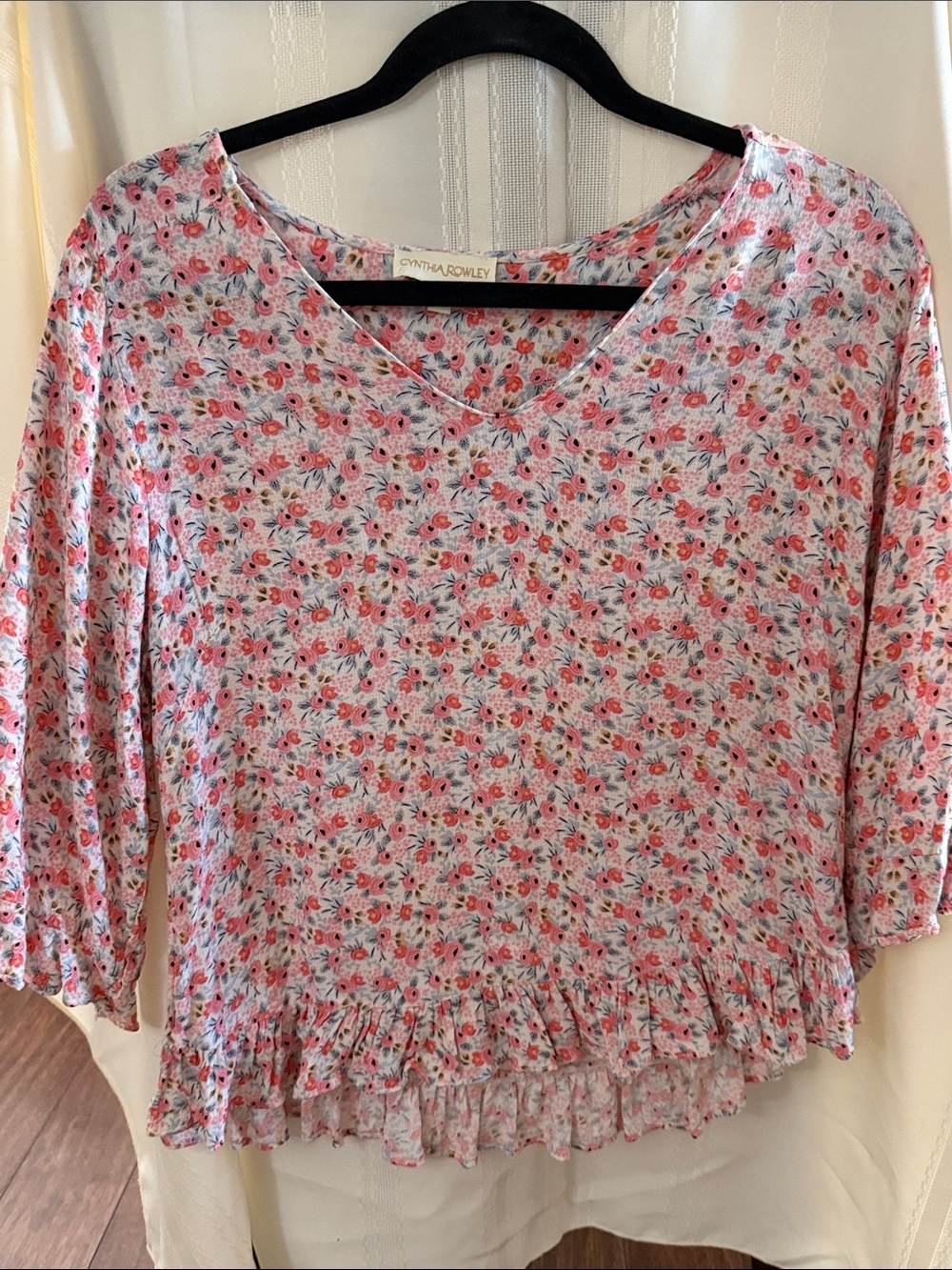 Cynthia Rowley Pink Floral V-Neck Ruffle-Hem Blouse